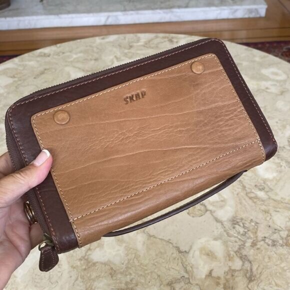 SKAP Leather Zippered Travel Wallet Large Unisex - Picture 4 of 14